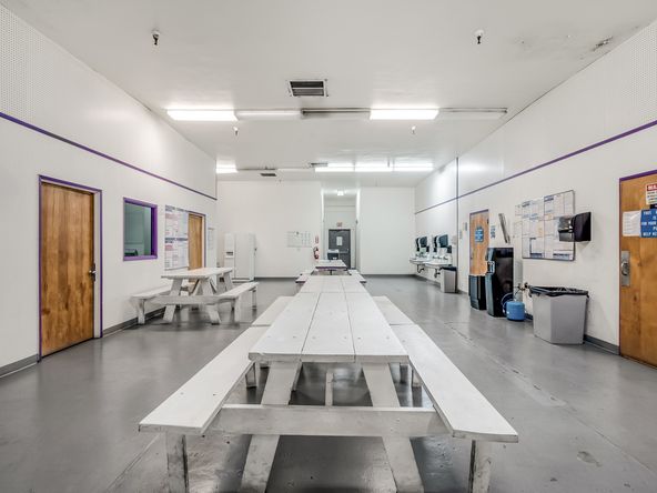 ±86,000 SF High Exposure Industrial Building on 2.42 Acres : 661 L St, Sanger, CA 93657